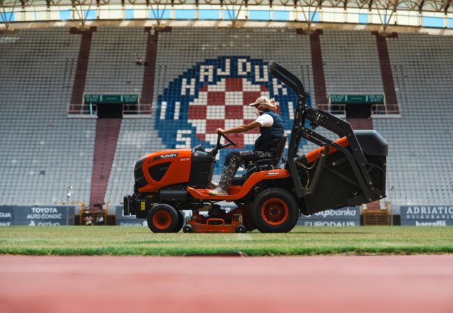 Na Poljudu počela obnova travnjaka za iduću sezonu